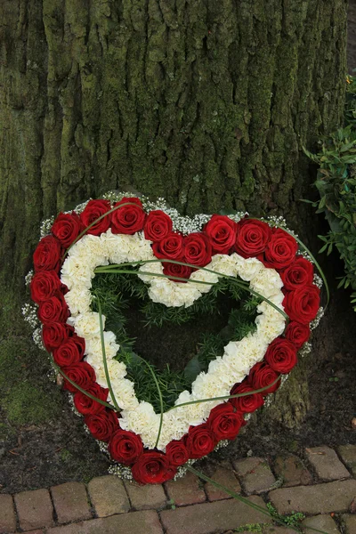 Heart shaped sympathy flowers — Stock Photo, Image