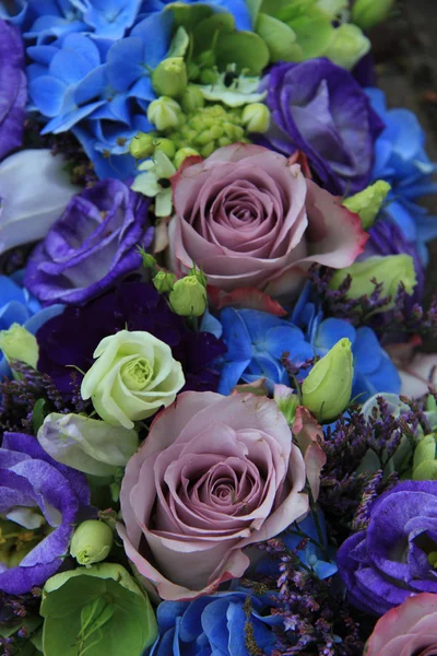 Bouquet nuptial bleu et violet — Photo