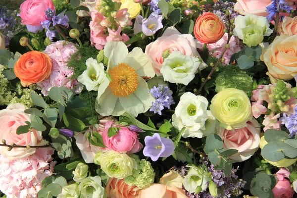 Mixed bridal arrangement — Stock Photo, Image