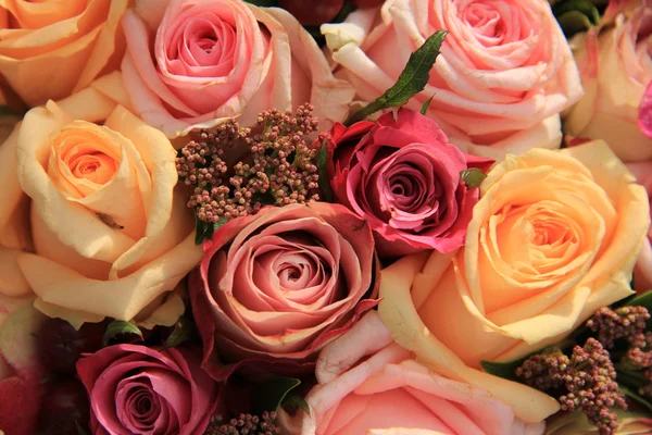 Arrangement de mariage de roses pastel — Photo