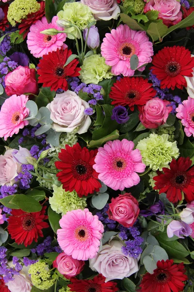 Wedding arrangement in red, purple and pink — Stock Photo, Image