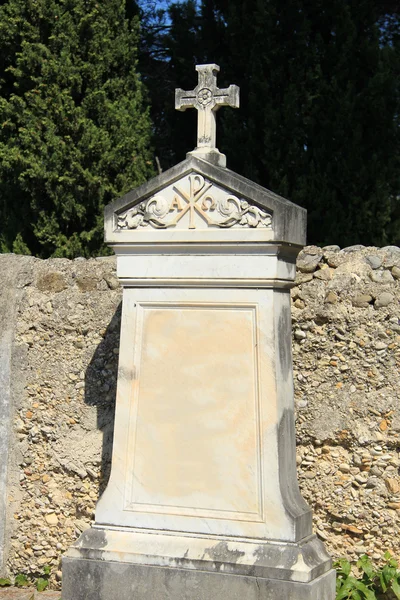 Tombstone em um cemitério francês — Fotografia de Stock