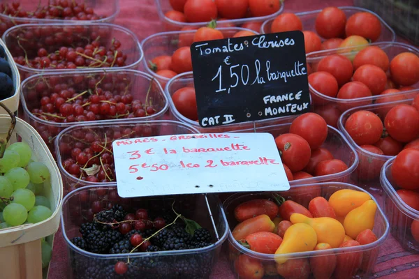 Fruits et légumes au marché — Photo