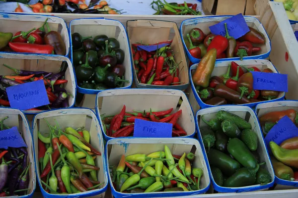 Peppers at a market — Stock Photo, Image