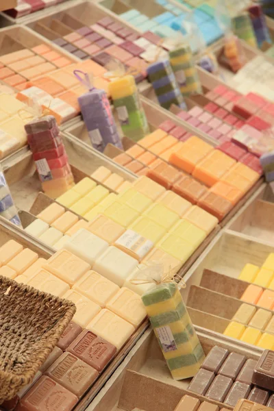 Jabón francés en un puesto de mercado —  Fotos de Stock