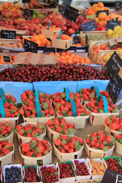 Fruit kraam op de markt — Stockfoto