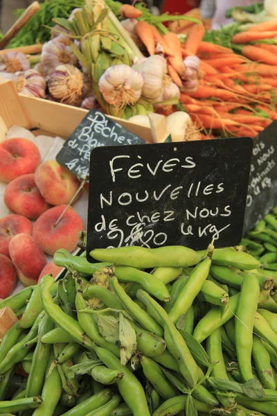 Frutas y hortalizas en el mercado francés — Foto de Stock