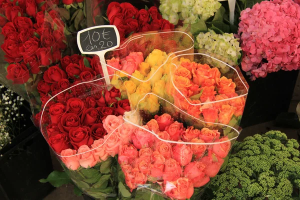 Rosas em um mercado — Fotografia de Stock
