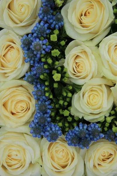 Fleurs de mariage bleu et blanc — Photo