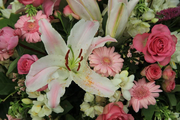 White and pink wedding flowers — Stock Photo, Image