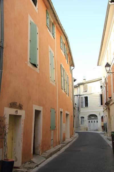 L'Isle-sur-la-sorgue utcára néző — Stock Fotó