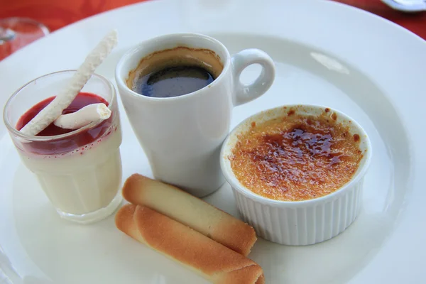 Французский десерт — стоковое фото
