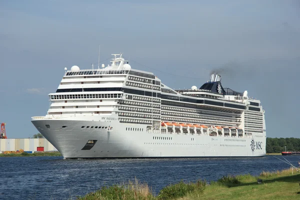 Velsen, Nederland, 7 juli 2014: msc magnifica — Stockfoto