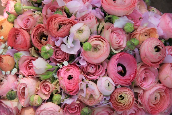 Pink roses and ranunculus bridal bouquet — Stock Photo, Image