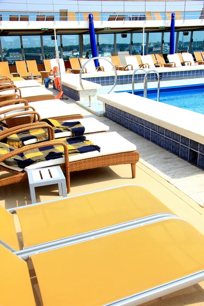 Swimming pool area at cruise ship — Stock Photo, Image