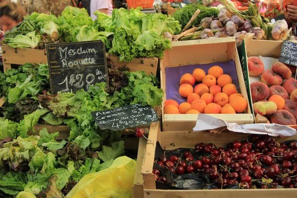 Groenten en fruit op de Franse markt — Stockfoto