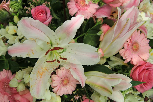 Fiori da sposa bianchi e rosa — Foto Stock