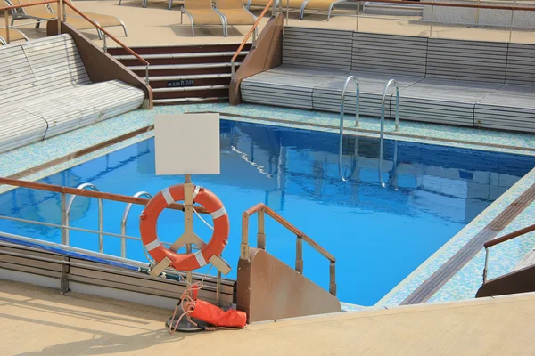 Swimming pool area at cruise ship — Stock Photo, Image