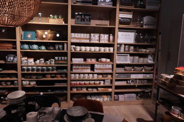 Moulins, Fransa - 14 Eylül 2021: Maisons du Monde perakende iç aksesuarlar