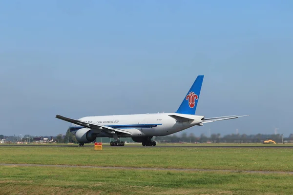 Амстердам Нидерланды Октября 2021 2027 China Southern Airlines Boeing 777F — стоковое фото