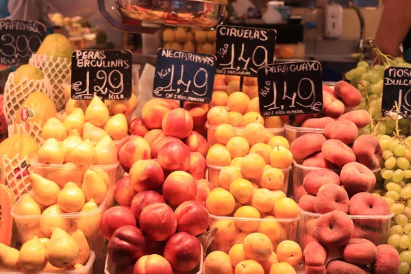 Barcelona Espanha Setembro 2019 Frutas Coloridas Mercado Barcelona Texto Espanhol — Fotografia de Stock