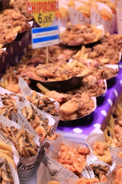 Barcelona Spain Sseptember 30Th 2019 Fried Fish Paper Cones Boqueria — стоковое фото