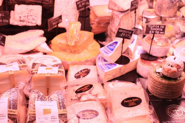 Barcelone Espagne Septembre 2019 Variété Fromages Sur Marché Boqueria Texte — Photo