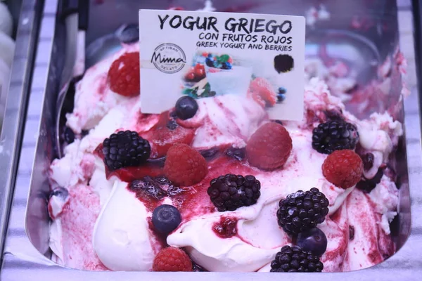 Barcelona Spain September 30Th 2019 Greek Yogurt Berries Ice Cream — Stock Photo, Image
