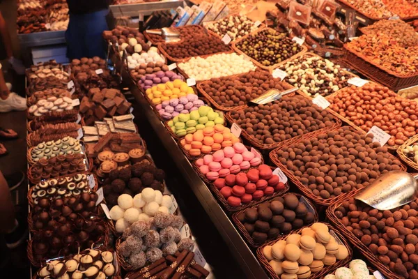 Barcellona Spagna Settembre 2019 Vari Tipi Cioccolatini Macaron Mercato Della — Foto Stock