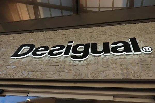 Cornella Llobregat España Septiembre 2019 Tienda Desigual Splau Mall Desigual — Foto de Stock