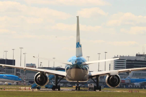 アムステルダム空港スキポール オランダ 2020年5月5日 コロナロックダウンの空港 限られた航空交通は飛行機を着陸させる Klmボーイング — ストック写真