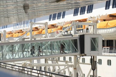 Barselona, İspanya - 24 Eylül 2019: Costa Magica Barcelona gemi terminaline demir attı