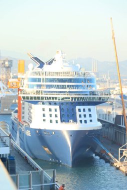 Barcelona, İspanya - 24 Eylül 2019: Barcelona 'daki gemi terminaline demirlemiş olan Ünlüler Sınırı