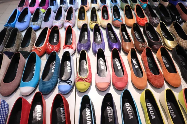 Barselona Spanya Eylül 2019 Barcelona Kokua Ayakkabı Mağazası Renkli Düz — Stok fotoğraf