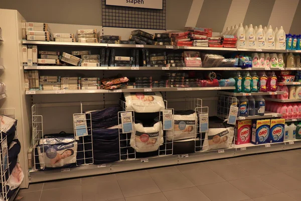 荷兰哈莱姆 2021年6月26日 Action打折商店的床上用品和洗衣粉 Action是一家总部位于荷兰的公司 在欧洲多个国家都有分店 — 图库照片