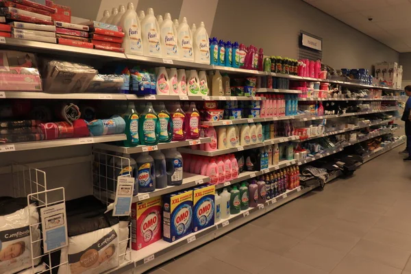 荷兰哈莱姆 2021年6月26日 Action折扣商店中的各种品牌洗衣粉 这家总部位于荷兰的公司在不同的欧洲国家设有分店 — 图库照片