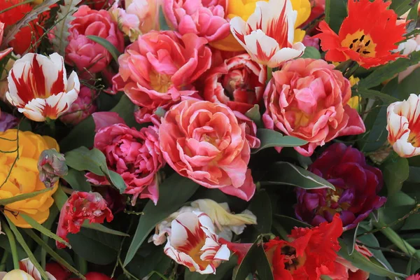 Colorido Ramo Primavera Con Diferentes Tipos Tulipanes Varios Colores Brillantes — Foto de Stock