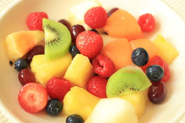 Fresh Juicy Fruit Salad Bright Colors Strawberries Melon Kiwi — Stock Photo, Image