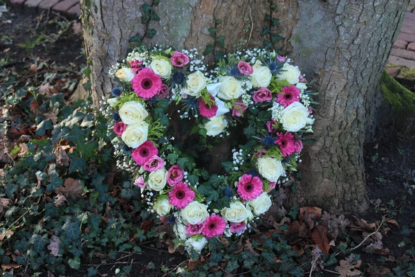 Heart Shaped Sympathy Flowers White Purple — Stock Photo, Image