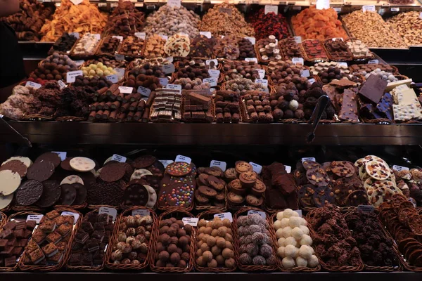 Роскошные Шоколадные Пралине Рынке Барселоне Испания — стоковое фото