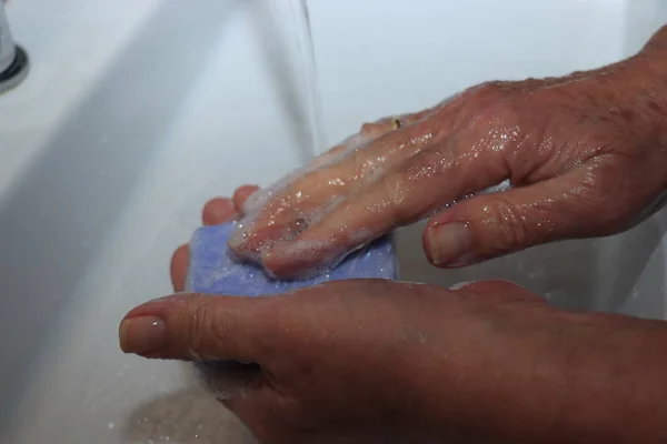 Man Washing Hands Rubbing Soap Corona Virus Prevention Hygiene Important — Stock Photo, Image