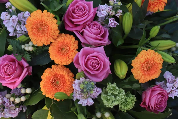 Rosa Laranja Arranjo Floral Misto Rosas Gerberas — Fotografia de Stock