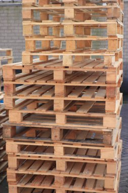 yığılmış ahşap palet, palet depolama