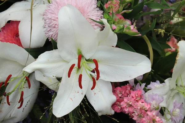 Velké Bílé Lilie Květinové Svatební Výzdobě — Stock fotografie