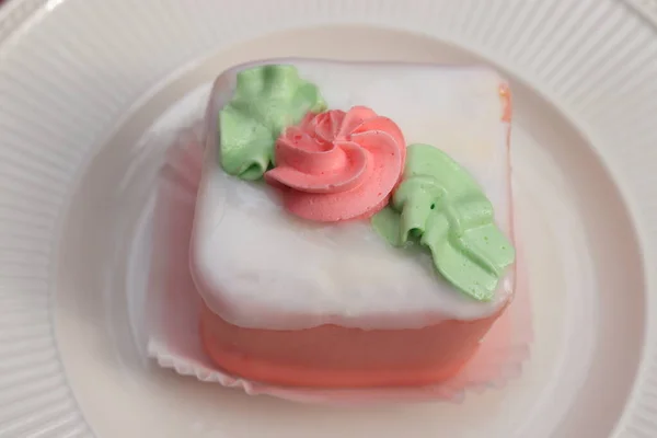 Pasticceria Fresca Marzapane Rosa Con Decorazioni Crema Burro Rosa Verde — Foto Stock