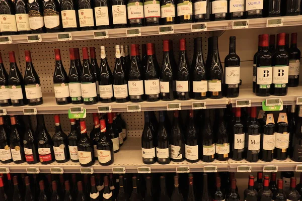 Bourbon Lancy Francie Září 2021 Oddělení Vína Velkém Francouzském Supermarketu — Stock fotografie