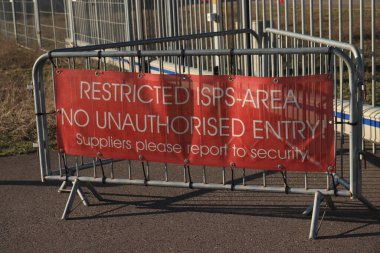 IJmuiden, Hollanda - 4 Mart 2022: Hollanda Felison Cruise terminaline giriş işareti yok.