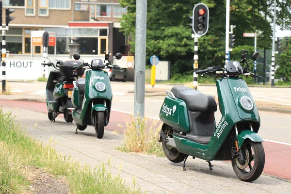 荷兰哈莱姆 2021年6月26日 来自Felyx基于Scooter应用程序的出租摩托车服务 Felyx在欧洲的几个城市都有 城市流动概念 — 图库照片