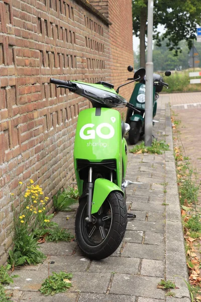 Харлем Нидерланды Июня 2021 Аренда Скутера Sharing App Based Scooter — стоковое фото