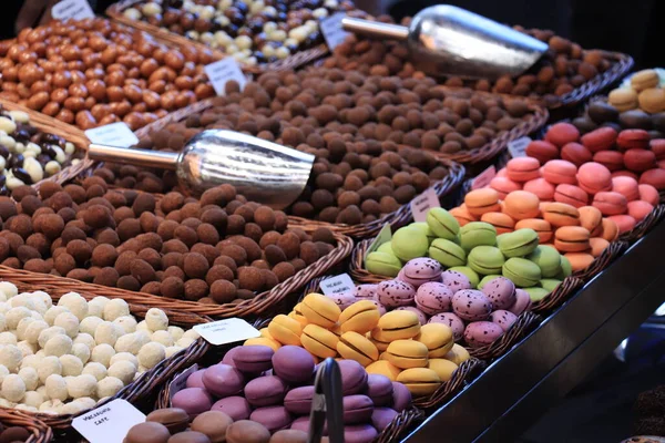 Μακαρόνια Και Σοκολάτες Που Παρουσιάζονται Στην Αγορά — Φωτογραφία Αρχείου
